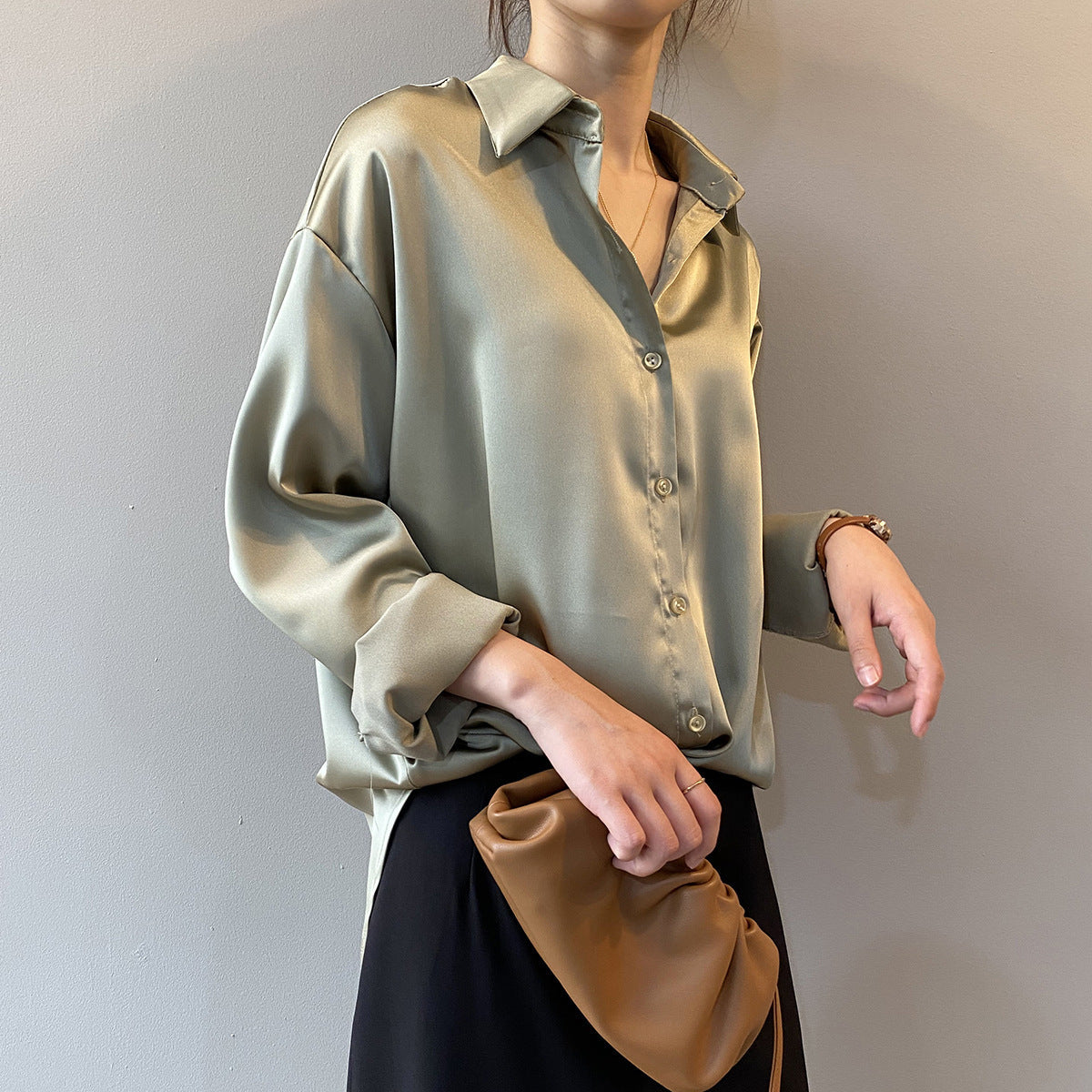 Briana - Elegantní saténová hedvábná blůza s knoflíkovou legou pro dámy