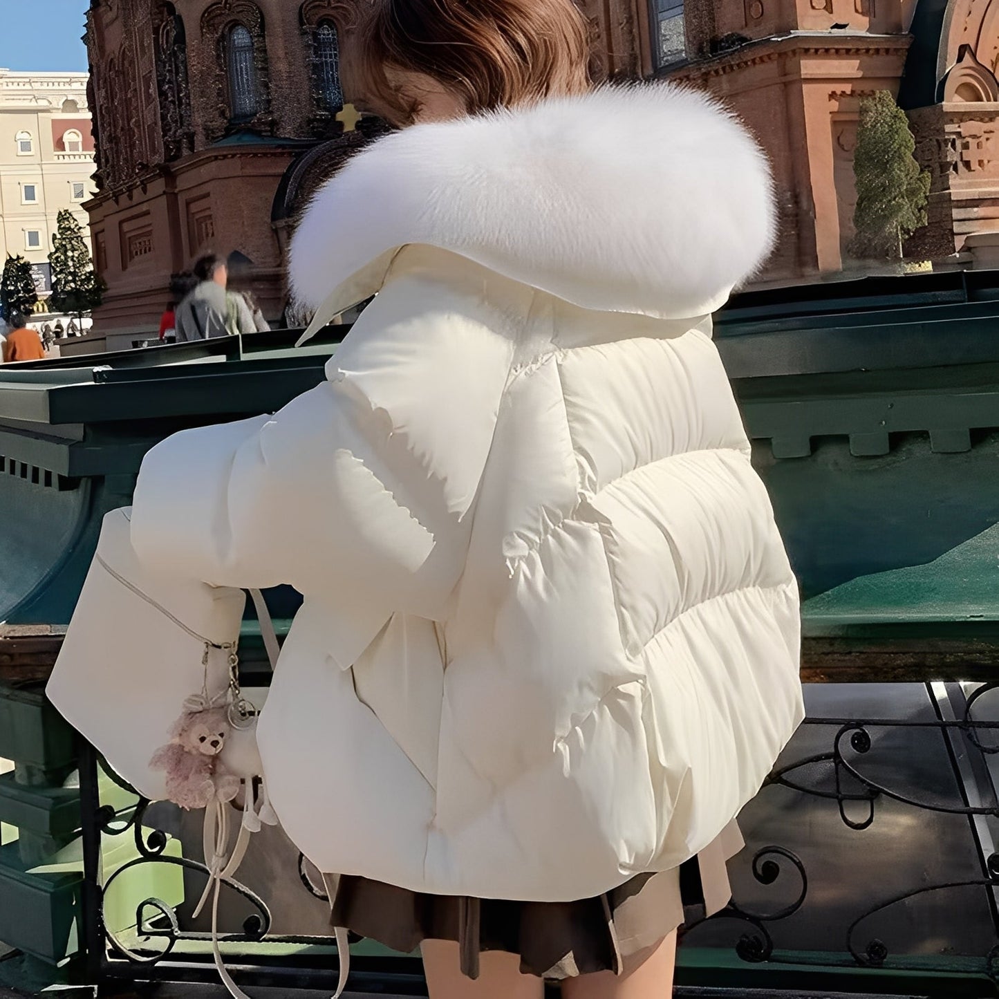 Victoria - elegantní větrovka péřová bunda s kožešinovým límcem pro ženy