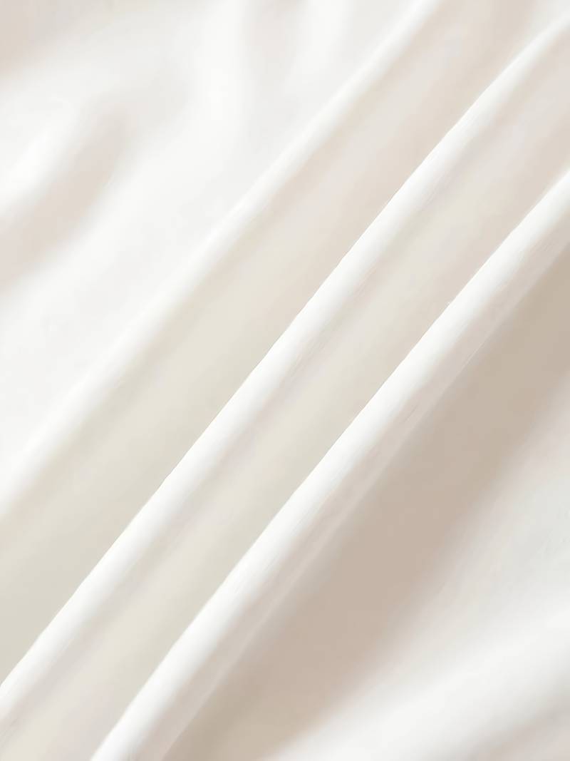 Nora – Minimalistické Tričko s Moderním Designem