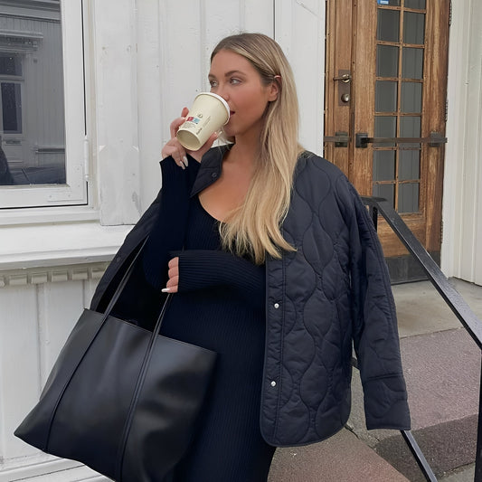 Ariella - Stylový, volně střižený jednoradový pro dámy