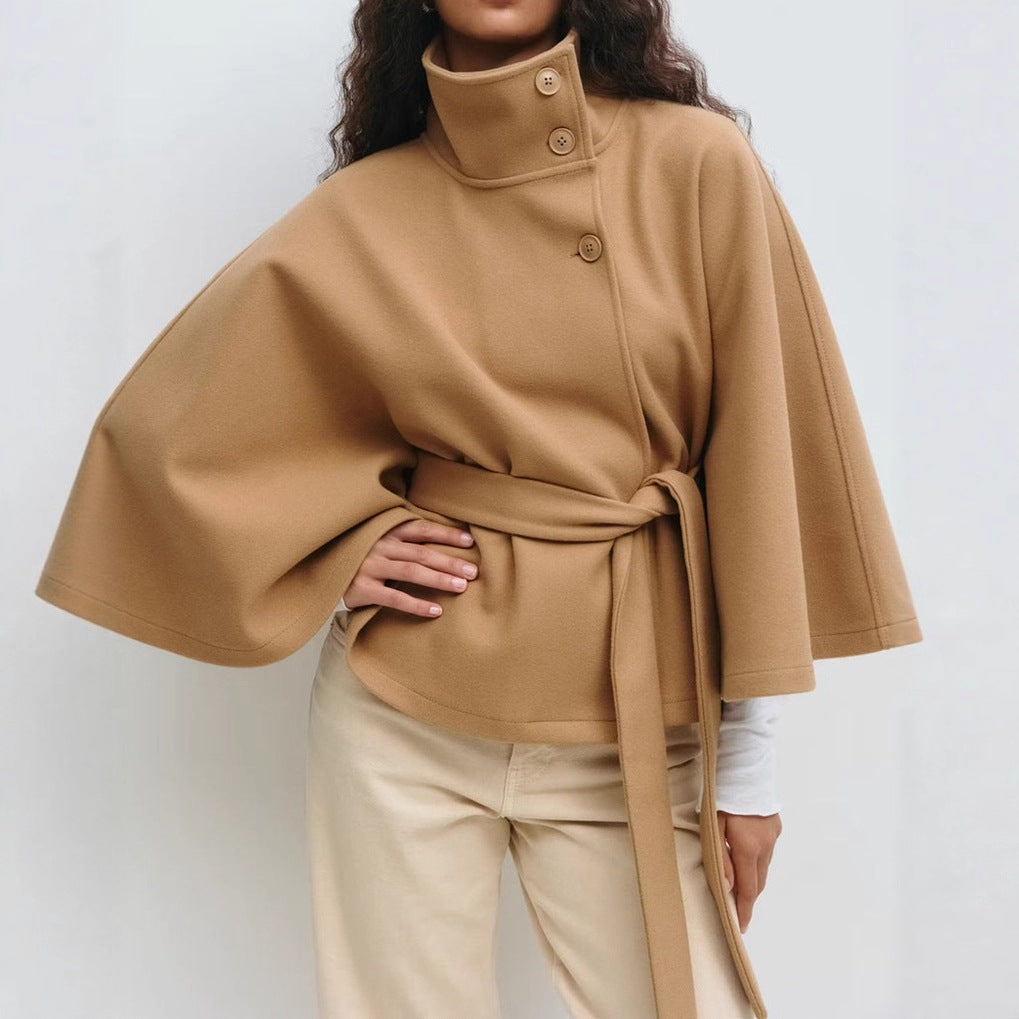 Loraine - Stylová, plynule střižená bunda s páskem pro ženy