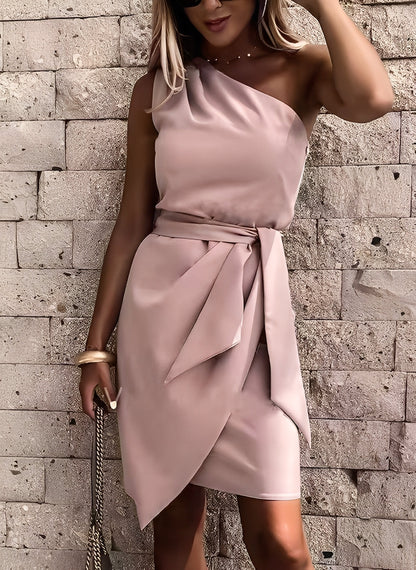 Alvena - Stylové, šikmo střižené One-Shoulder šaty pro dámy