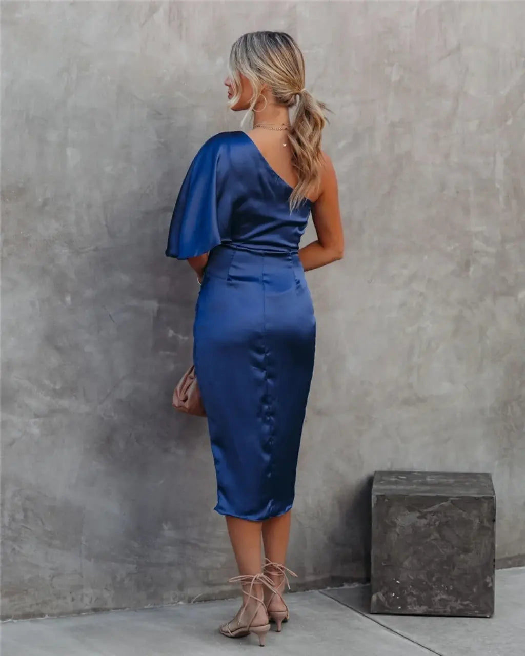 Aisha - Glamourózní Drapé Midi-Šaty pro Ženy