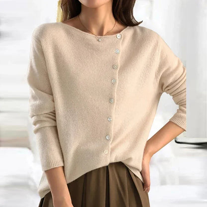 Zuri – Elegantní Svetr s Knoflíky