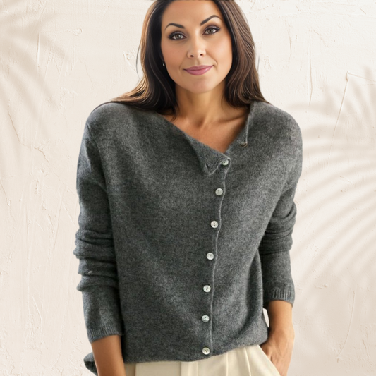 Zuri – Elegantní Svetr s Knoflíky